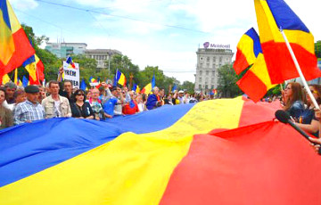 Видеофакт: Десятки тысяч румын требуют отставки правительства