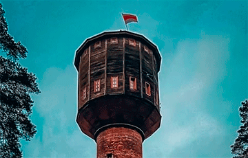 На самой высокой водонапорной башне установили национальный флаг