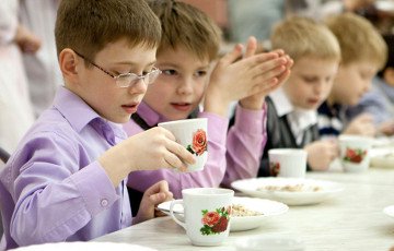 В школах Витебска и Орши детей кормили подгорелой едой