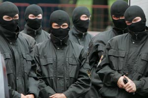 Люди в масках припомнили Каретникову 19 декабря