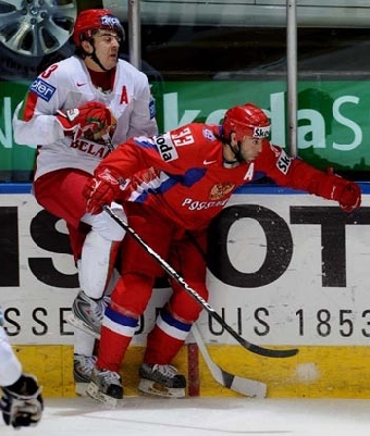 Хоккейная сборная Беларуси проиграла в Смоленске команде России в серии послематчевых буллитов