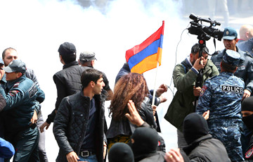 «Бархатная революция» в Армении: Как это было