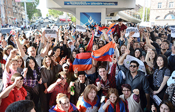 Тотальная забастовка онлайн: в Армении перекрыты дороги и трасса в аэропорт