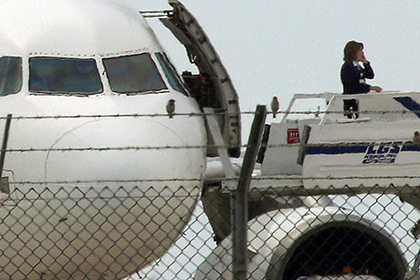 Захватчик самолета EgyptAir оставил в самолете только пилота