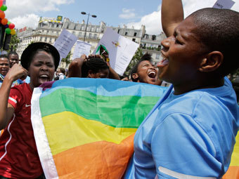Правительство Франции согласилось на легализацию однополых браков