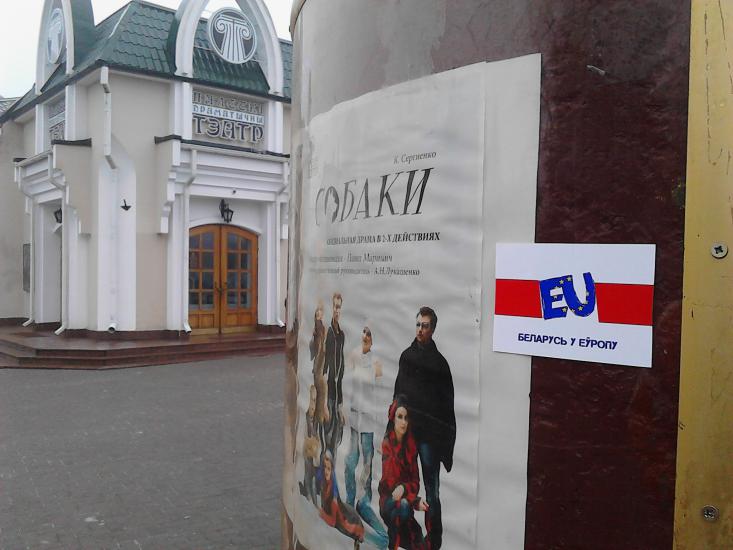 Фотофакт: Наклейки «Беларусь в Европу» в Пинске