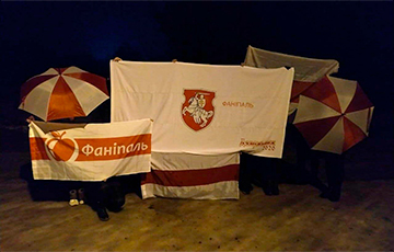 По протестным городам Беларуси начал путешествовать флаг