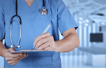 Латвийским врачам планируют поднять зарплату до 3800 евро