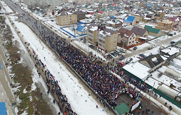 Тысячи людей вышли на митинг в небольшом райцентре РФ