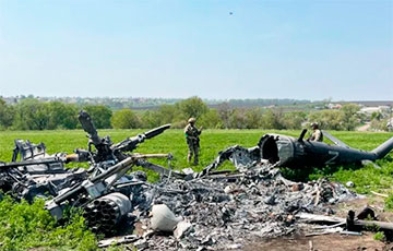 В освобожденных селах Харьковской области после московитов остались сгоревшие танки и вертолеты