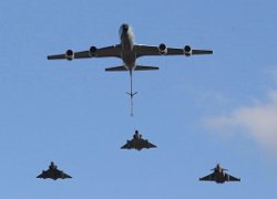 Британия подняла в небо 70 самолетов для военных учений