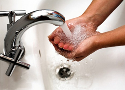Квартирантам предлагают мыться по месту прописки
