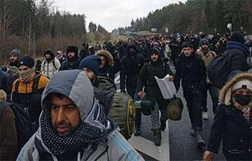 Погранслужба Польши: Более 10 тысяч мигрантов хотят пересечь границу ЕС из Беларуси
