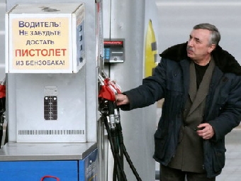 Приграничные АЗС "Белнефтехима" начали отпуск автомобильного топлива иностранцам за валюту