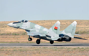 Беларусь передала Сербии четыре истребителя МиГ-29