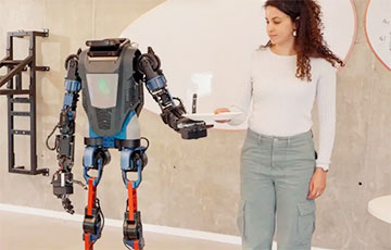 В США представили робота, который понимает человеческую речь и умеет учиться