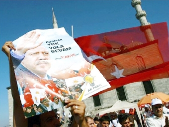 Правящая партия Турции победила на парламентских выборах