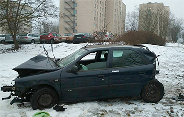В Минске нетрезвый водитель легковушки въехал в деревья