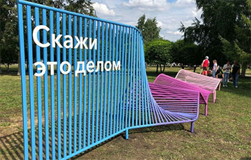 В Екатеринбурге установили арт-объект в память о митингах против строительства храма