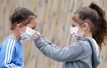 ВОЗ: Детям от 12 лет нужно носить защитные маски