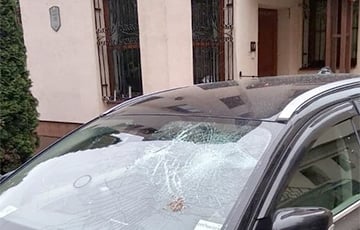 В центре Минска напали на административное здание костела
