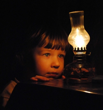 Россия отключает электроэнергию в полночь