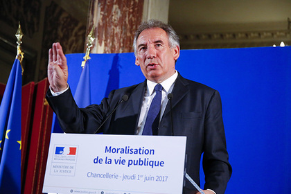 Во Франции ушли в отставку еще два министра
