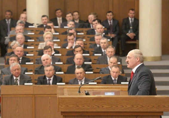 Лукашенко сегодня обратится с ежегодным посланием