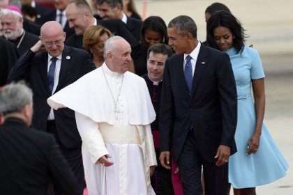 Обама встретил Папу Римского у трапа самолета