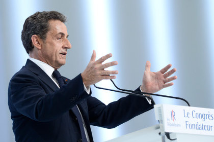 Саркози осудил отказ Олланда приехать в Москву на День Победы