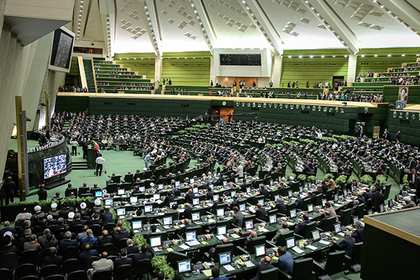 Иран пообещал симметрично ответить на новые американские санкции