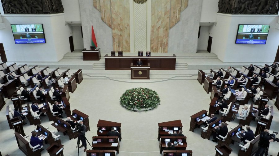 Депутаты приняли поправки об уголовной ответственности за призывы к санкциям