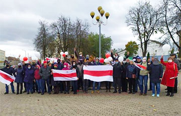 В Новогрудке люди также вышли на протест