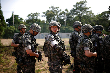 Военные Южной Кореи открыли предупредительный огонь в сторону КНДР