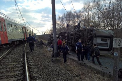 При сходе поезда с рельсов в Бельгии погиб человек
