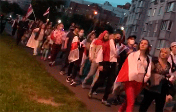 «Верым, можам, пераможам!»: Сухарево идет массовым маршем