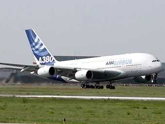 Лайнер A380 вернулся в Париж из-за отказа двигателя