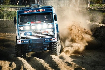 Белорусские экипажи на грузовиках МАЗ занимают 21-е и 25-е места после пяти этапов авторалли "Шелковый путь-2011"