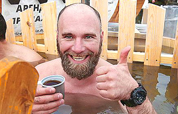 Тысяча моржей собралась в Минске на чемпионате по зимнему плаванию