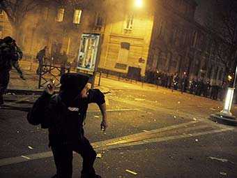 Французы отметили День взятия Бастилии уличными беспорядками