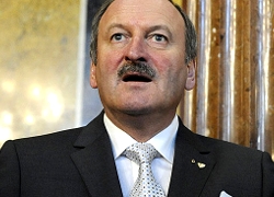 Австрийские СМИ разоблачают лоббиста Лукашенко (Видео)