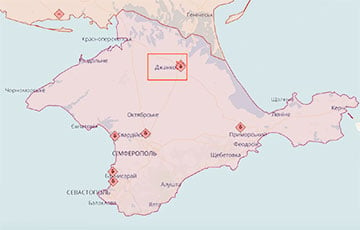 Мощные взрывы в Джанкое: горит один из главных военных аэродром РФ в Крыму