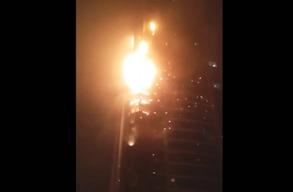 В Дубае загорелся небоскреб «Факел»