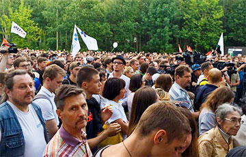 В Москве начали освобождать задержанных на митинге российской оппозиции