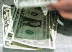 Экономисты:  Доллар будет дорожать, цены - расти