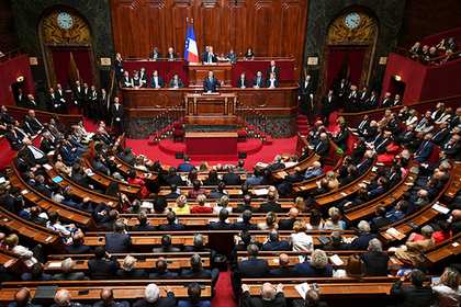 В парламенте Франции появился черный список озабоченных депутатов-мужчин