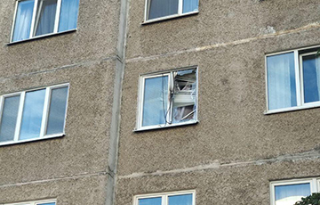 Граната попала в окно жилого дома возле универсама «Рига»