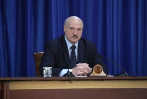 Лукашенко обиделся на «3%» и «таракана», назвав других претендентов жуликами