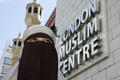 Британские мусульманки пожаловались на нападения после терактов в Париже