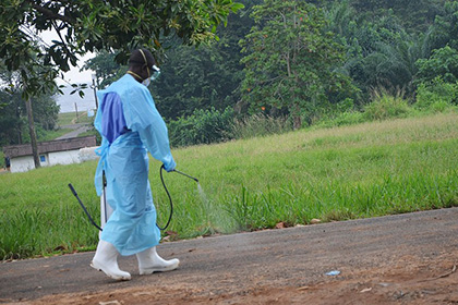 Число погибших от лихорадки Эбола превысило тысячу человек
